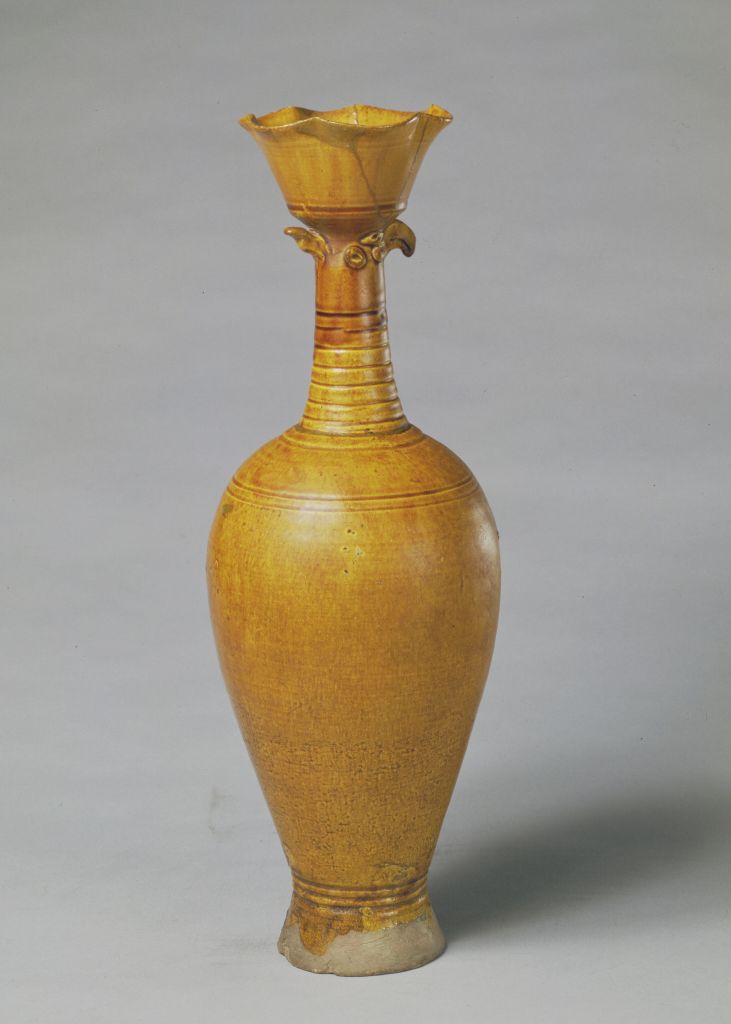 图片[1]-Yellow glaze phoenix head bottle-China Archive